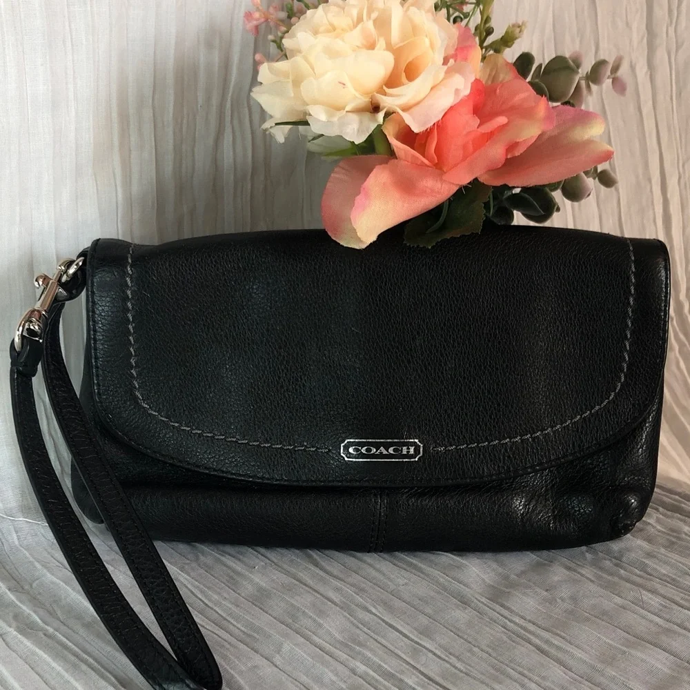 Vintage COACH black pebbled leather wristlet wallet w/ teal interior